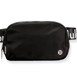 Lululemon Everywhere Belt Bag